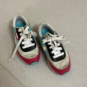 Puma tennis shoes